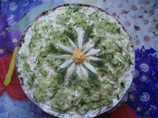 Салат "Черноморка" с курицей и черносливом