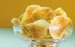 Картофельные чипсы со сметанным укропным соусом